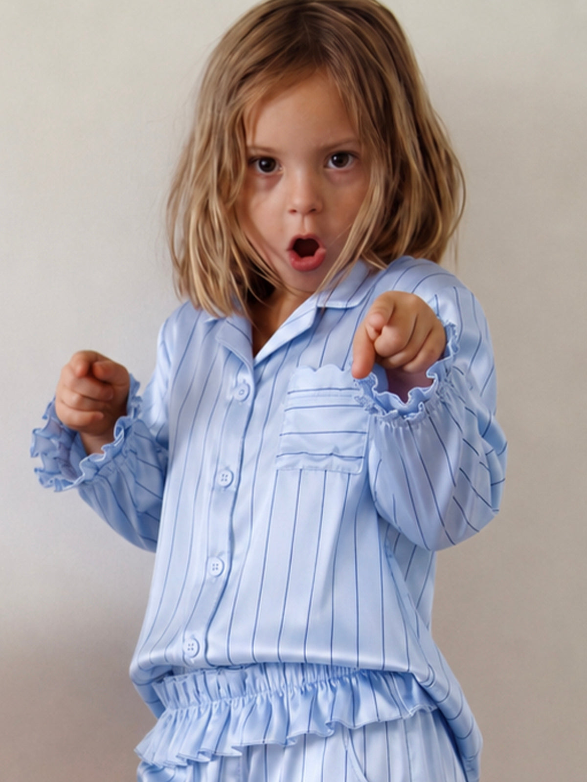Rüschengestreifter Pyjama-Set aus 100 % Seide für Kinder | COZY NEST
