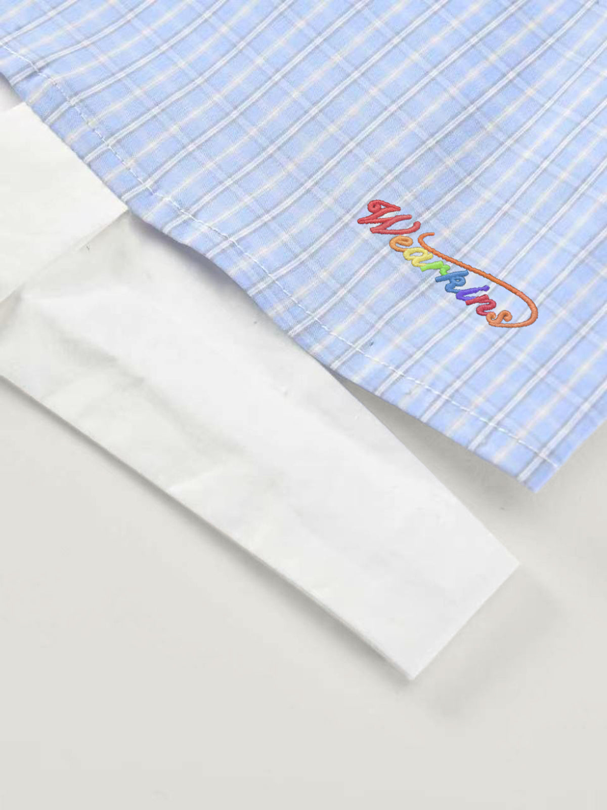 Kurzes Langarmhemd mit blauem Karomuster im Preppy-Stil | KINS CLASS